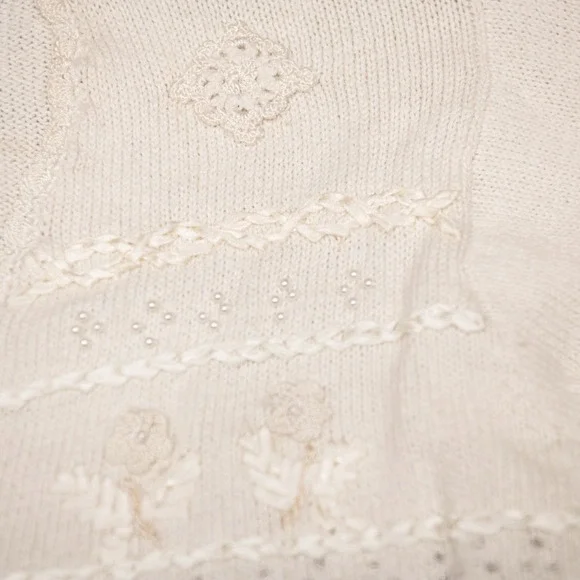 Vintage Grandma Sweater Sz L Knit Beaded Flowers Ivory GrannyCore Crochet Chunky - Picture 6 of 7